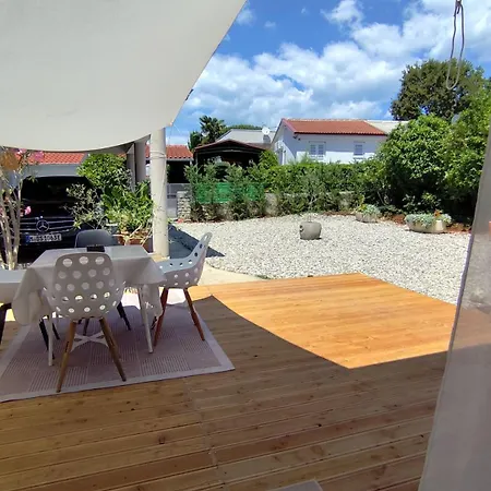 Casa Nova Semesterbostad Njivice